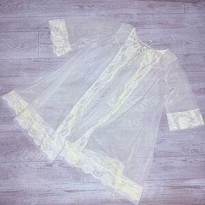 Vintage Sears sheer chiffon lace light yellow / cream crop sleeve robe sleepwear